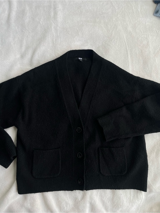 Uniqlo Sweaters - Uniqlo Black V-Neck Button Front Cardigan with Pockets